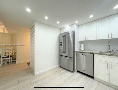 206 - 2600 Collins Ave, Condo with 2 bedrooms, 2 bathrooms and null parking in Miami Beach FL | Image 2