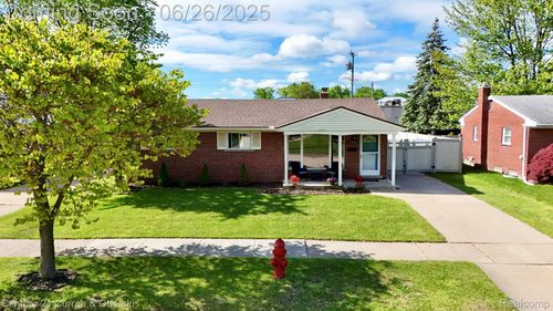 31103 Roycroft St, Livonia, MI, 48154-6205 | Card Image