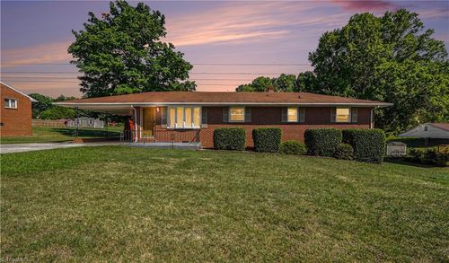 107 Hilltop Rd, Thomasville, NC, 27360-3209 | Card Image
