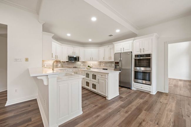 Stainless appliances, double oven | Image 14