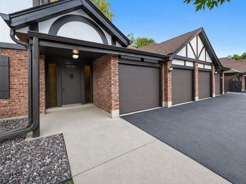 19c-11151 Cottonwood Dr, Palos Hills, IL, 60465-2526 | Card Image