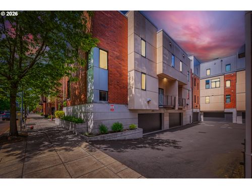 1616 Nw Riverscape St, Portland, OR, 97209 | Card Image