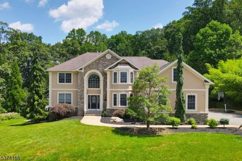 3 Jared Pl, Budd Lake, NJ, 07828-2823 | Card Image