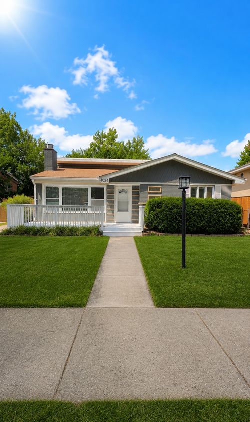 4024 W 106th St, Oak Lawn, IL, 60453-4918 | Card Image