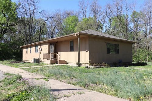 521 Se 18th St, Topeka, KS, 66607-1249 | Card Image