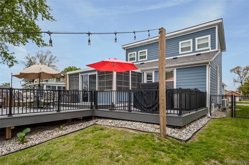 9474 Thames Blvd, White Lake, MI, 48386-1572 | Card Image
