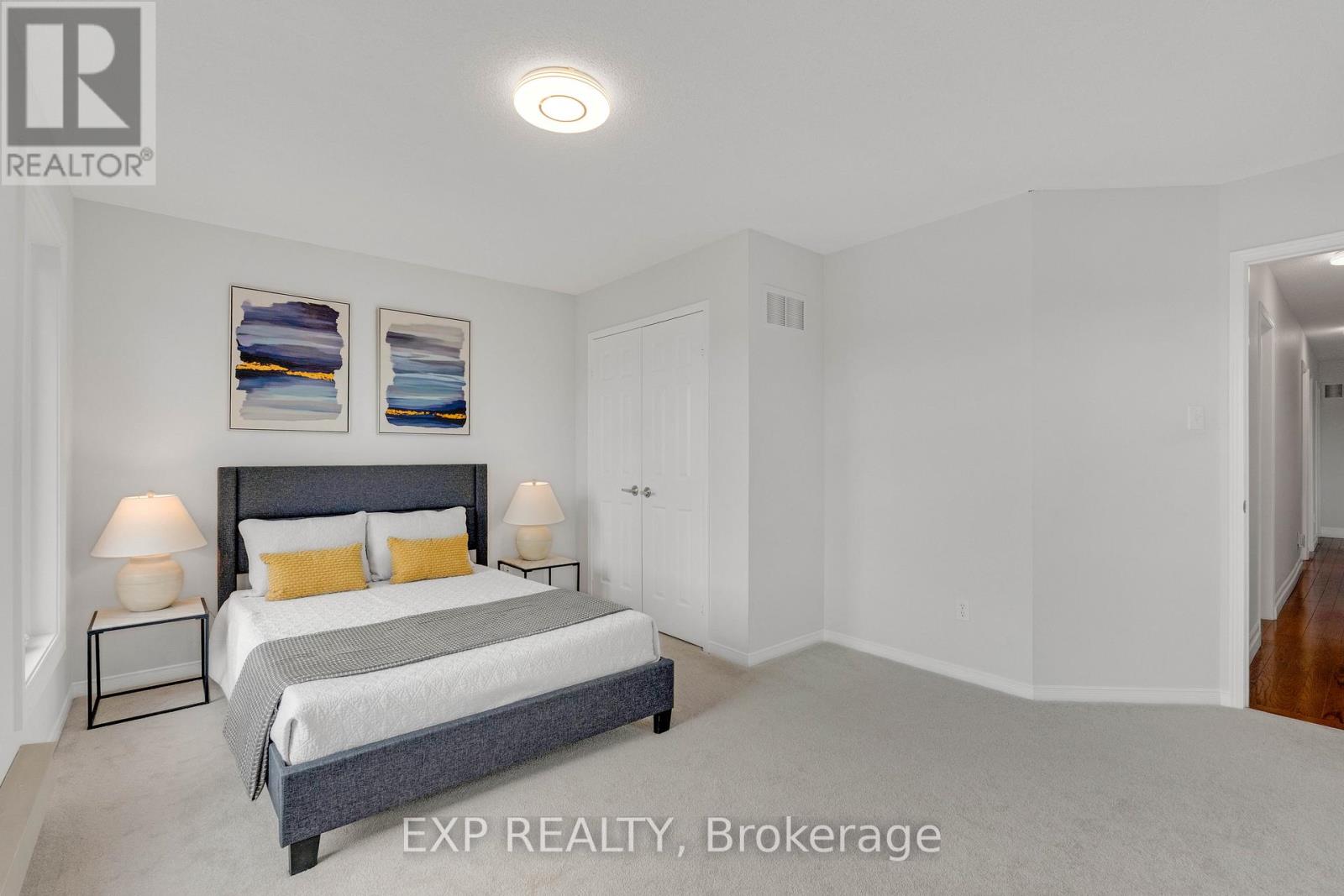 Residential in Mississauga (East Credit) 5