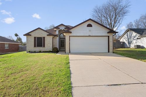 1906 E 18th St, Georgetown, TX, 78626-7324 | Card Image