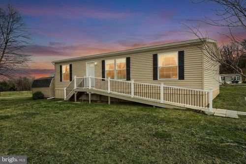 233 Eagle Dr, HANOVER, PA, 17331-8168 | Card Image