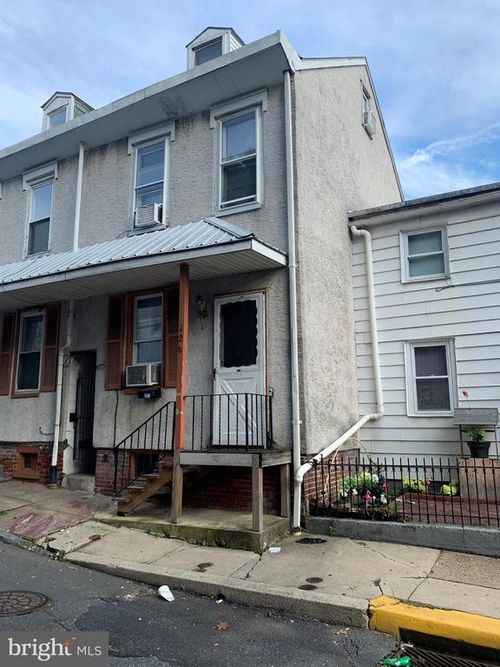 126 W Elm St, READING, PA, 19601-2927 | Card Image