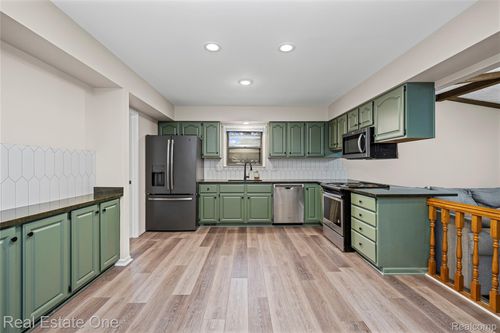 39058 Charbeneau St, Clinton Township, MI, 48036-3213 | Card Image