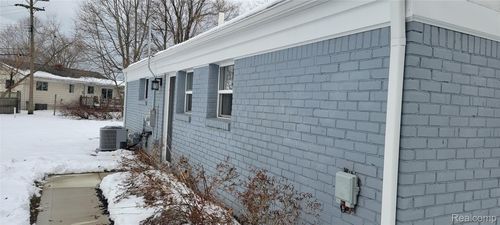 4736 Summerhill Dr, Clarkston, MI, 48346-3682 | Card Image