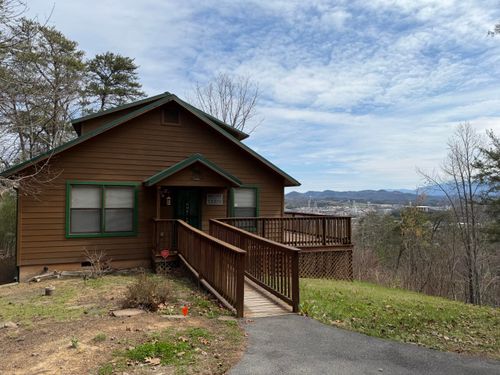 801 Lloyd Huskey Rd, Pigeon Forge, TN, 37863-4262 | Card Image
