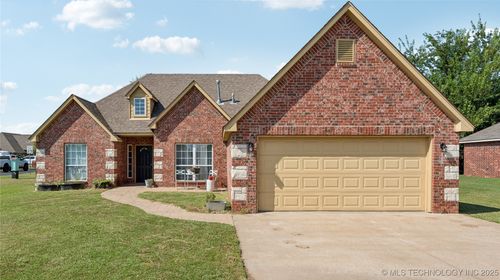 2404 Pheasant Dr, Claremore, OK, 74019-3503 | Card Image