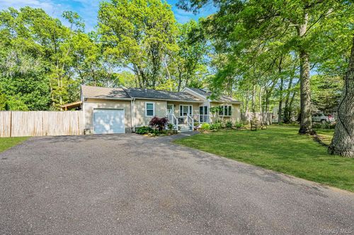 17 Arnold Dr, Middle Island, NY, 11953-1701 | Card Image
