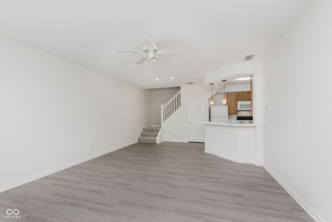 8422 Enclave Blvd, Condo with 2 bedrooms, 3 bathrooms and null parking in Fishers IN | Image 9