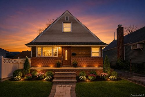 1406 M St, Elmont, NY, 11003-3712 | Card Image
