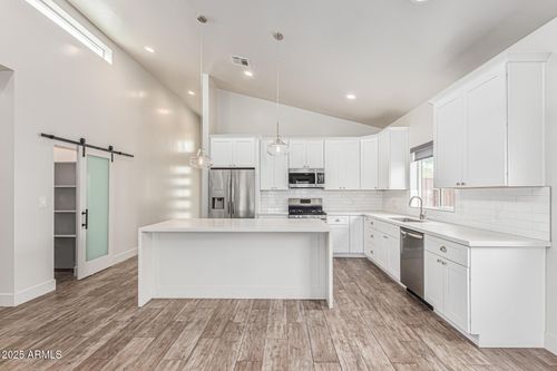 1005 E Weldon Ave, Phoenix, AZ, 85014-5044 | Card Image