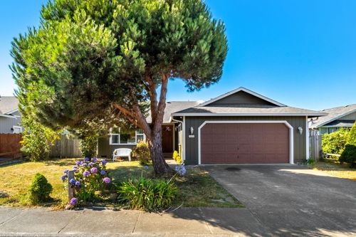 1476 Winchester Ave, McKinleyville, CA, 95519-9472 | Card Image