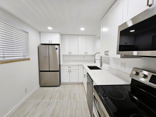 317-5220 Las Verdes Cir, Delray Beach, FL, 33484-8071 | Card Image