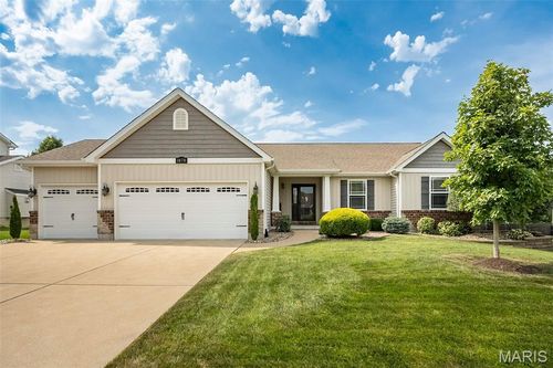 1070 Dardenne Woods Dr, Dardenne Prairie, MO, 63368-7247 | Card Image