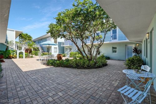 683-683 12th Ave S, NAPLES, FL, 34102-8003 | Card Image