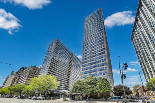 228-3550 N Lake Shore Dr, Chicago, IL, 60657-1902 | Card Image