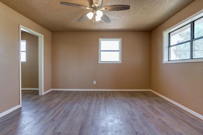208 Avenue X, House other with 3 bedrooms, 2 bathrooms and null parking in Levelland TX | Image 5