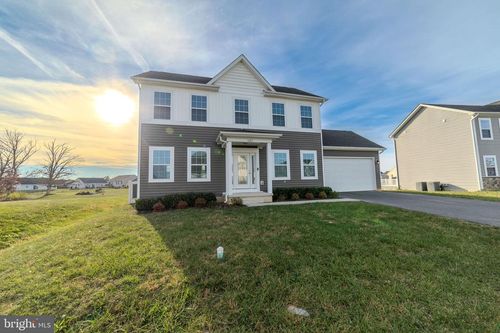 127 Chandlers Glen Dr, BUNKER HILL, WV, 25413-2124 | Card Image