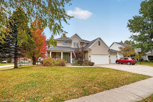 818 Eagle Ridge Rd, Cedar Falls, IA, 50613-1575 | Card Image