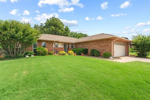 305 W Platt Dr, Yukon, OK, 73099-5219 | Card Image