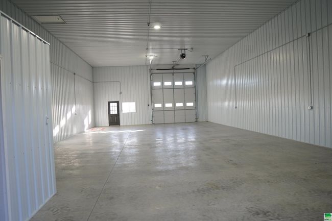 3987 Floyd St, Home with 0 bedrooms, 0 bathrooms and 4 parking in Sheldon IA | Image 13