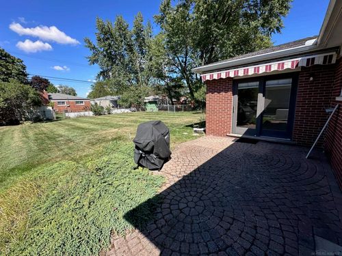 2843 Teasdale Dr, Troy, MI, 48083-2657 | Card Image