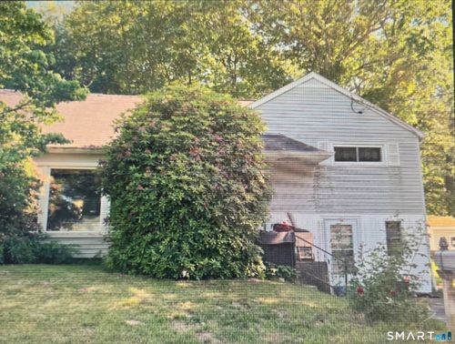33 1st Ave, Waterford, CT, 06385-2519 | Card Image
