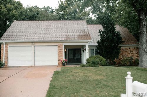 2045 Country Field Drive, Chesterfield, MO, 63017 | Card Image