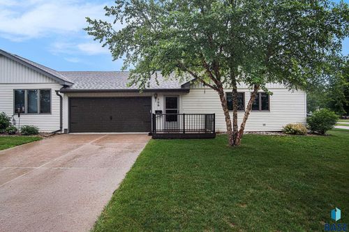 506 N Vandemark Ave, Hartford, SD, 57033-2301 | Card Image