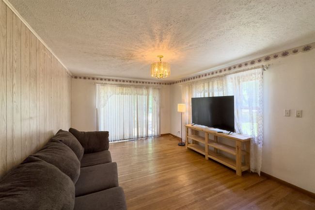 110 N Washington St, House other with 3 bedrooms, 1 bathrooms and 2 parking in Hudson IL | Image 5