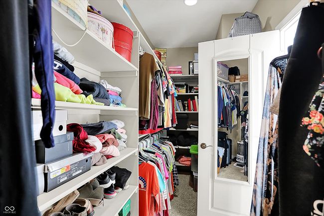 Primary bedroom has a walk in closet | Image 27