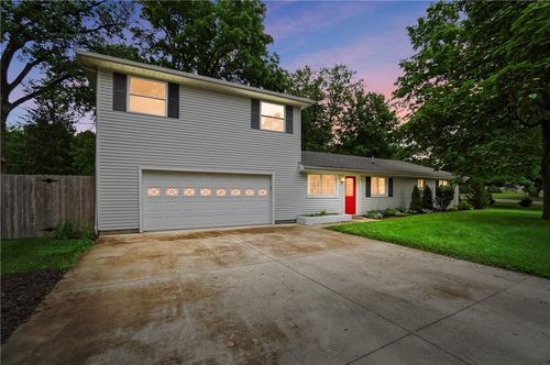 1684 Pierce Dr, Beavercreek, OH, 45432-2429 | Card Image