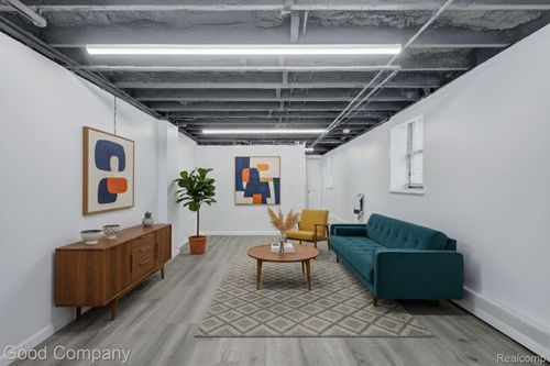 2-120 Seward St, Detroit, MI, 48202-4416 | Card Image