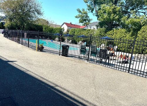 apt-124-40 Daley Pl, Lynbrook, NY, 11563-2213 | Card Image