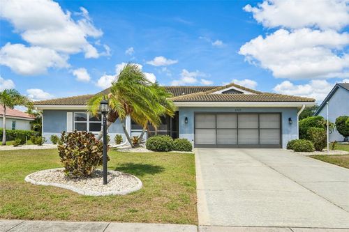 2025 New Bedford Dr, SUN CITY CENTER, FL, 33573-6151 | Card Image