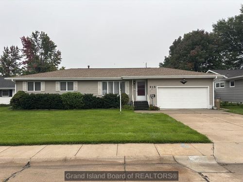 915 E Phoenix Ave, Grand Island, NE, 68801-8153 | Card Image