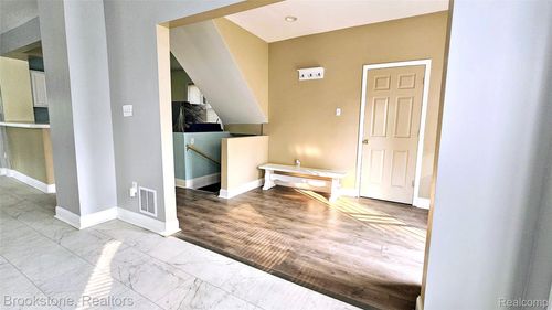 2520 Seyburn St, Detroit, MI, 48214-1785 | Card Image