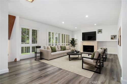 e-5255 Coldwater Canyon Ave, Sherman Oaks, CA, 91401-6147 | Card Image