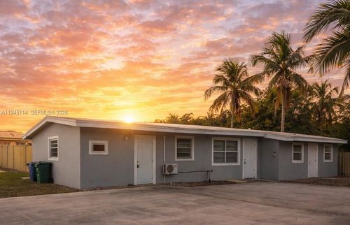 1572 Ne 149th St, Miami, FL, 33161 | Card Image