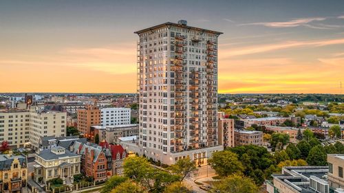 1313 N Franklin Pl, MILWAUKEE, WI, 53202-2980 | Card Image