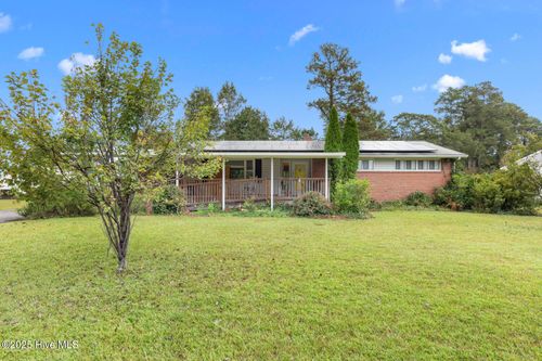 712 Page Dr, Jacksonville, NC, 28540-4424 | Card Image