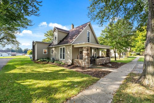 206 E Church St, Pierceton, IN, 46562-9377 | Card Image