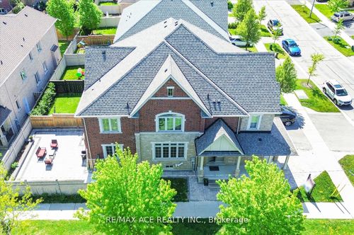 1 Goldthread Terr, North York, ON, M3H0B8 | Card Image